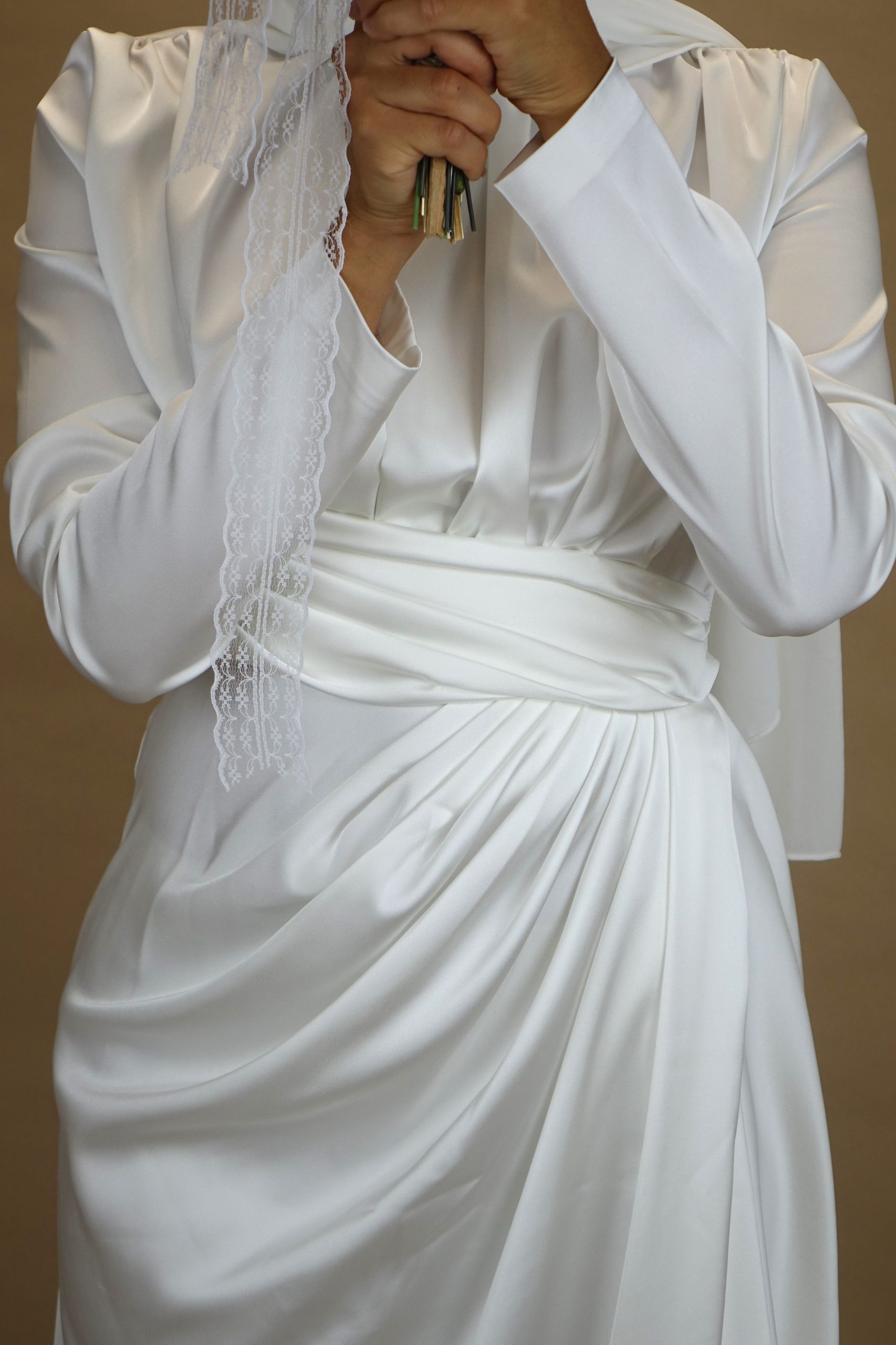 Robe De Mariée Hijab En Satin Blanc - Col Haut Manches Longues Asymétrique - Taille M